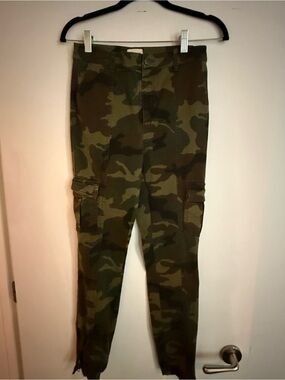 Alice + Olivia Green Camouflage Cargo Pants